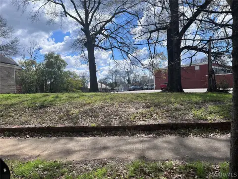 Land in Growing Montgomery Area