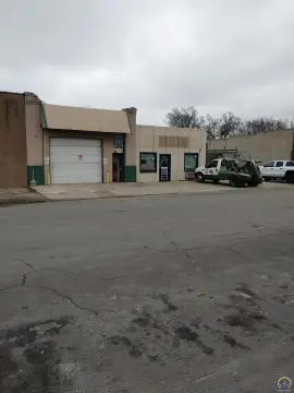 Versatile Commercial Building in Perry