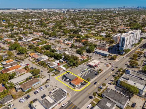 Calle Ocho Commercial Space