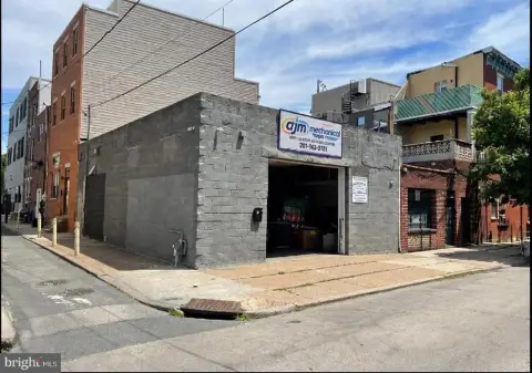 Double-Wide Garage Flex Space