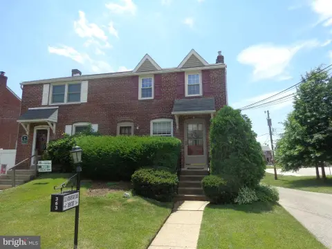 Mixed-Use Building with Duplex Unit