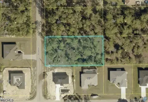 Oversized Homesite in Lehigh Acres