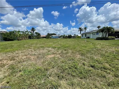 Waterfront Lot in Cape Coral