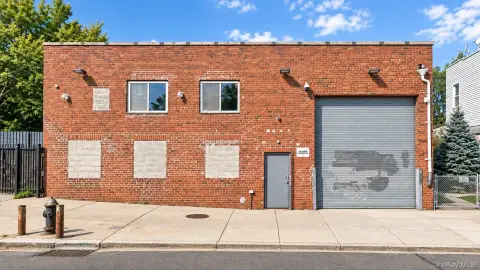 Freestanding Warehouse