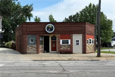 Bar Business with Commercial Kitchen