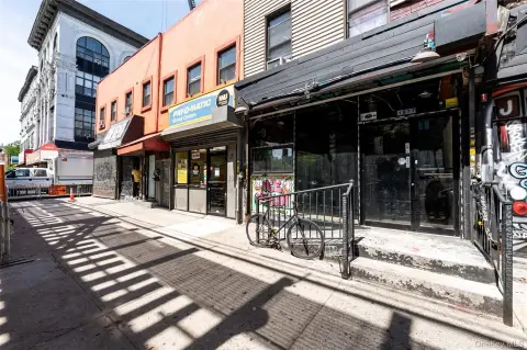 Retail Storefront with 18-Foot Frontage