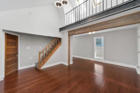Up-and-Down Duplex with Private Deck