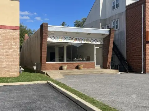 Freestanding One-Story Commercial Building