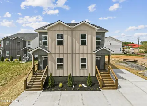 New Craftsman Duplex Near Downtown
