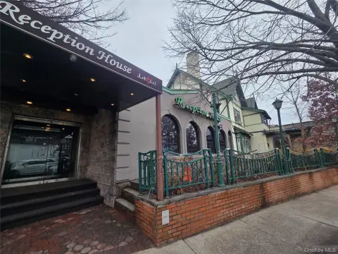 Flushing Commercial Space on Northern