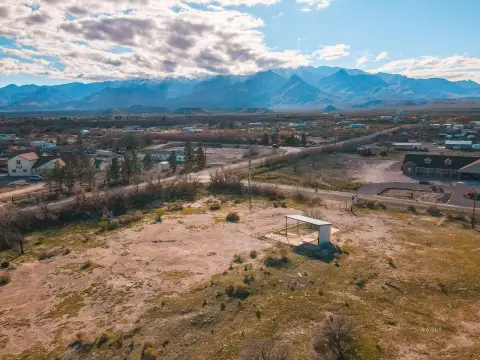 Safford Land with Mountain Views