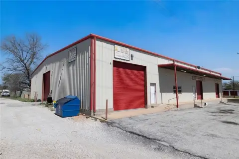 De Leon Retail/Warehouse Opportunity