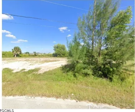 Oversized Waterfront Lot in Cape Coral