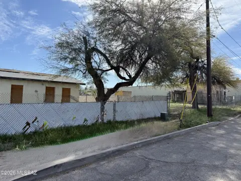 Tucson R-3 Zoned Land