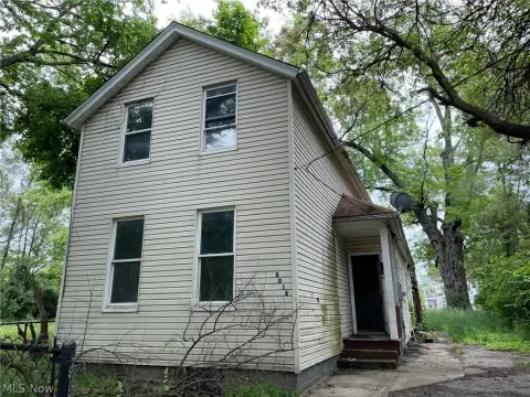 Two-Unit Vinyl-Sided Duplex