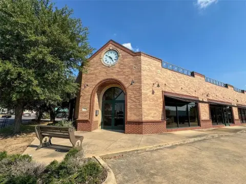 Bridgeport, TX Corner Office Building