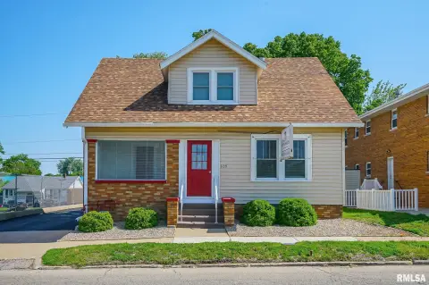 Pekin Mixed-Use Investment Opportunity