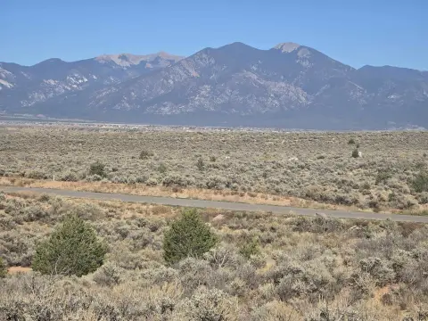 Land in Ranchos de Taos