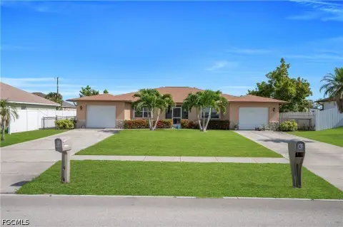 Cape Coral Duplex with Garages