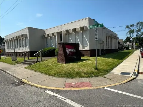 Versatile Building in New Albany