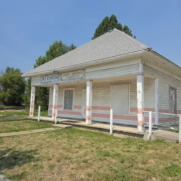 Restaurant Building with Full Kitchen