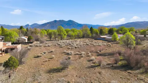 Taos Land: Dream Estate Potential