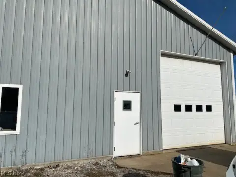 Automotive Garage with Residence