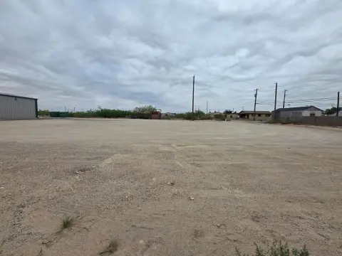 Commercial Lot in Growing Location