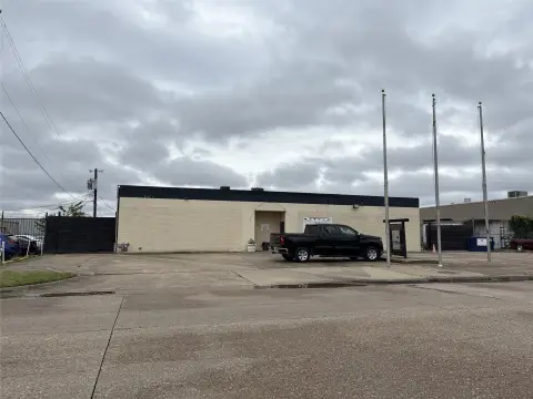 Industrial Flex Building with Storage
