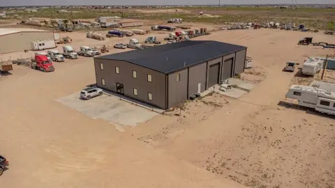 Spacious Shop with Large Office