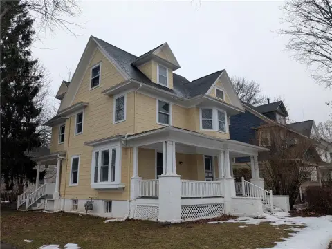 Spacious Duplex in 19th Ward