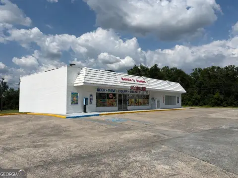 Freestanding Liquor Store with Corner Access