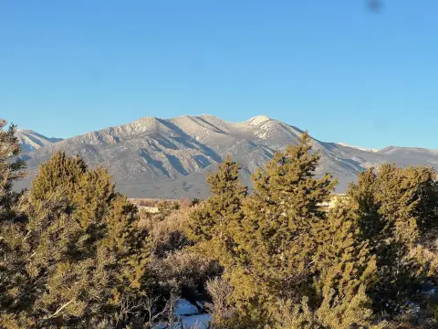 Land in Ranchos de Taos