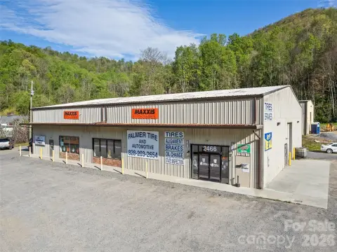 Automotive Service Shop With Multiple Bays