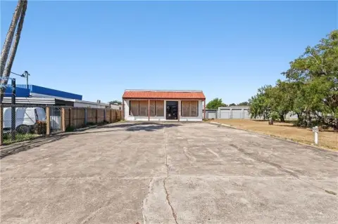 Standalone Retail Building