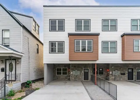 6-Unit Duplex Apartment Property