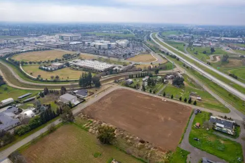 Prime Clovis Corner Lot