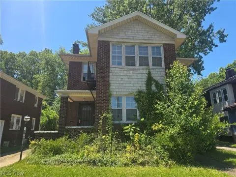 Brick Duplex with Separate Utilities