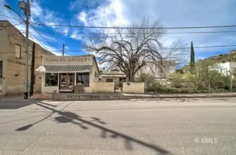 One-Story Mixed-Use Building