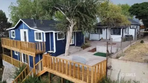 Renovated Triplex with Mountain Views