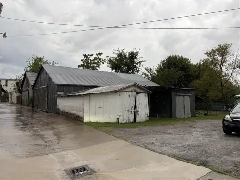 Berryville Warehouse with Parking