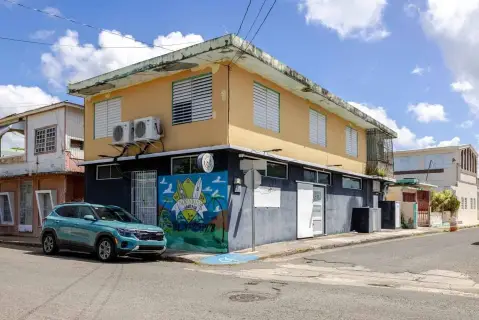 Commercial Building in Prime Location