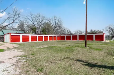 De Leon Storage Facility