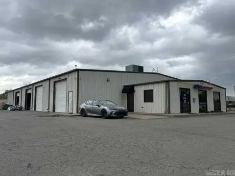 Commercial Flex Warehouse with Tenant