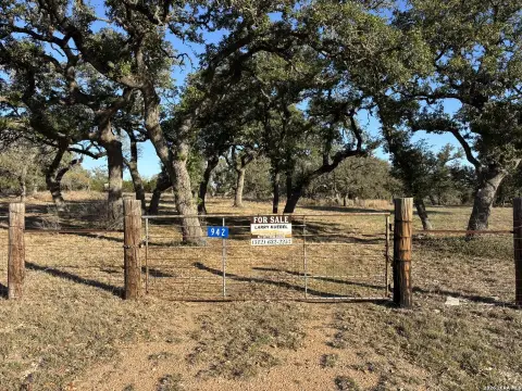 Unrestricted Land in Boerne, TX