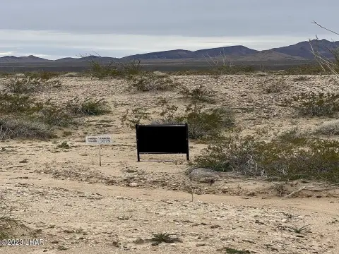 Land Near I-40, Yucca, AZ