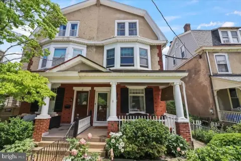 Semi-Detached Twin Home with Patio