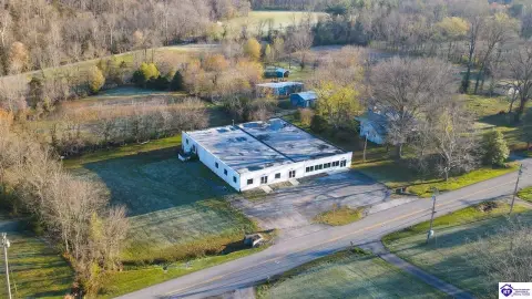 Versatile Commercial Building Near Walmart