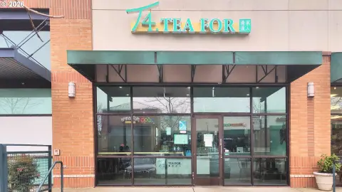 Equipped Coffee Shop in Shopping Center