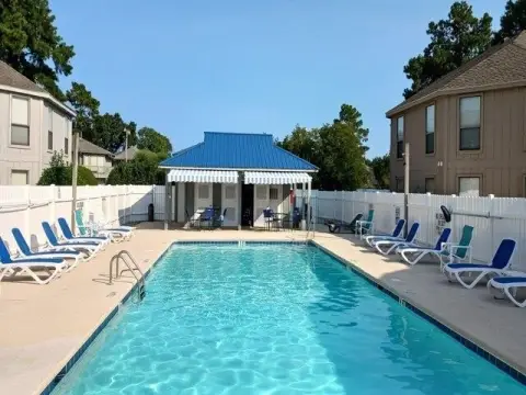 Island Green Pool Facility